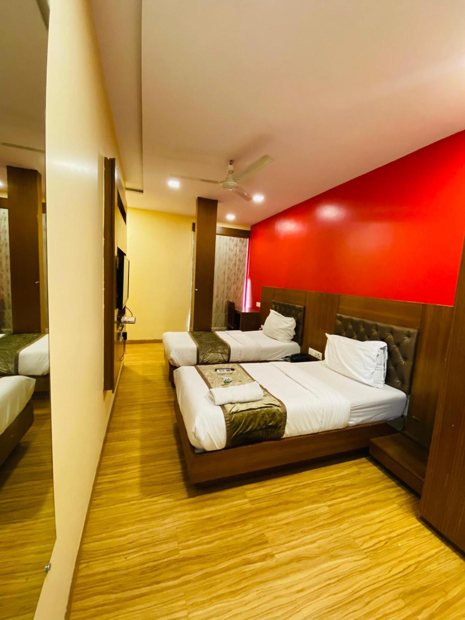 Hotel Arton Regency Near Terminal 2 Airport Bombaim Exterior foto