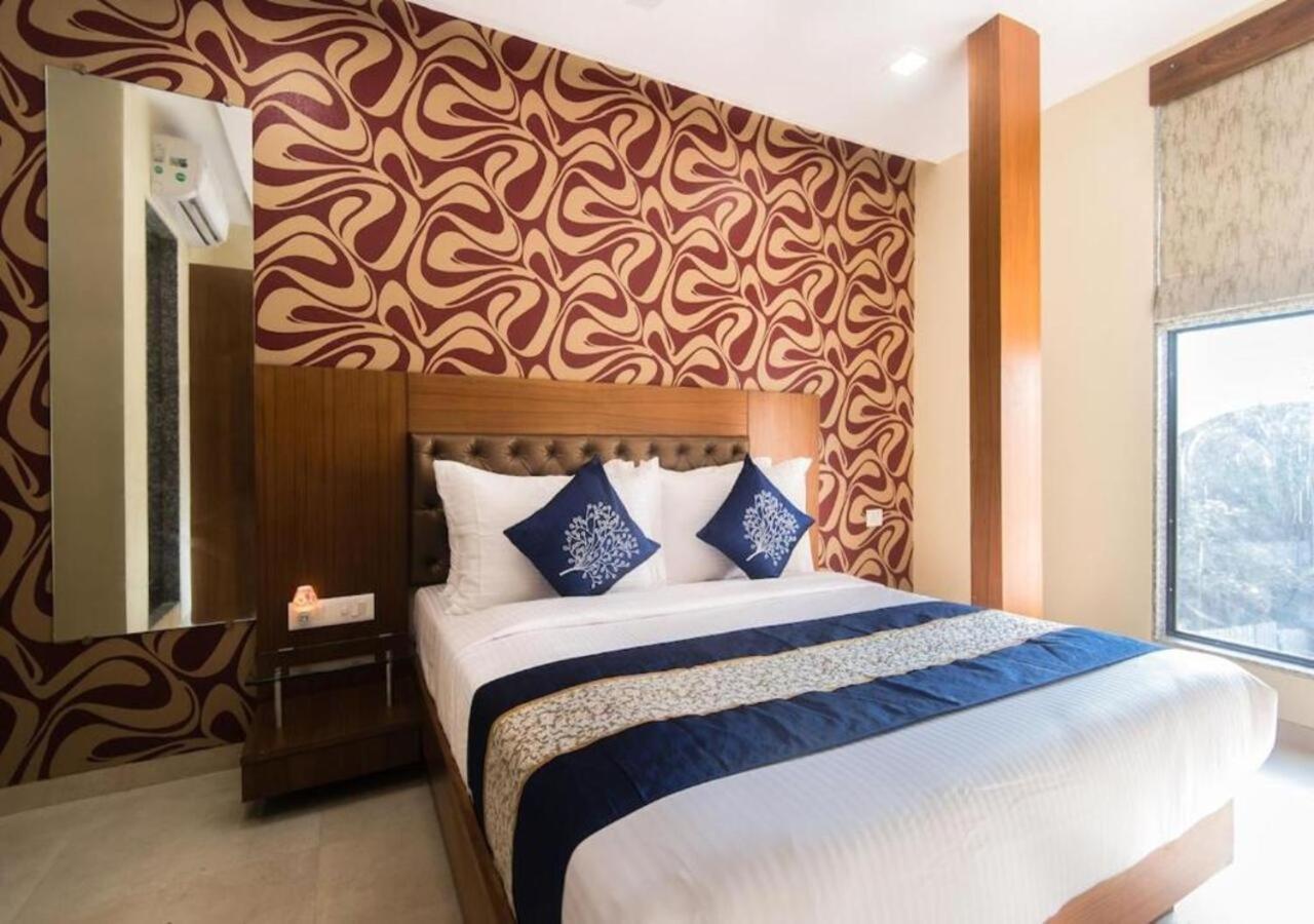 Hotel Arton Regency Near Terminal 2 Airport Bombaim Exterior foto