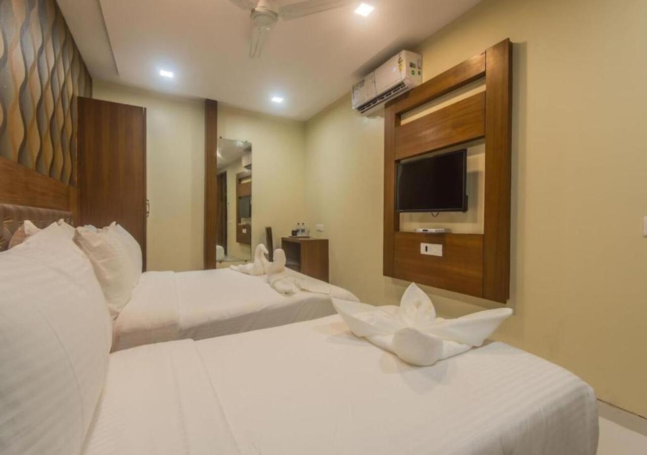 Hotel Arton Regency Near Terminal 2 Airport Bombaim Exterior foto