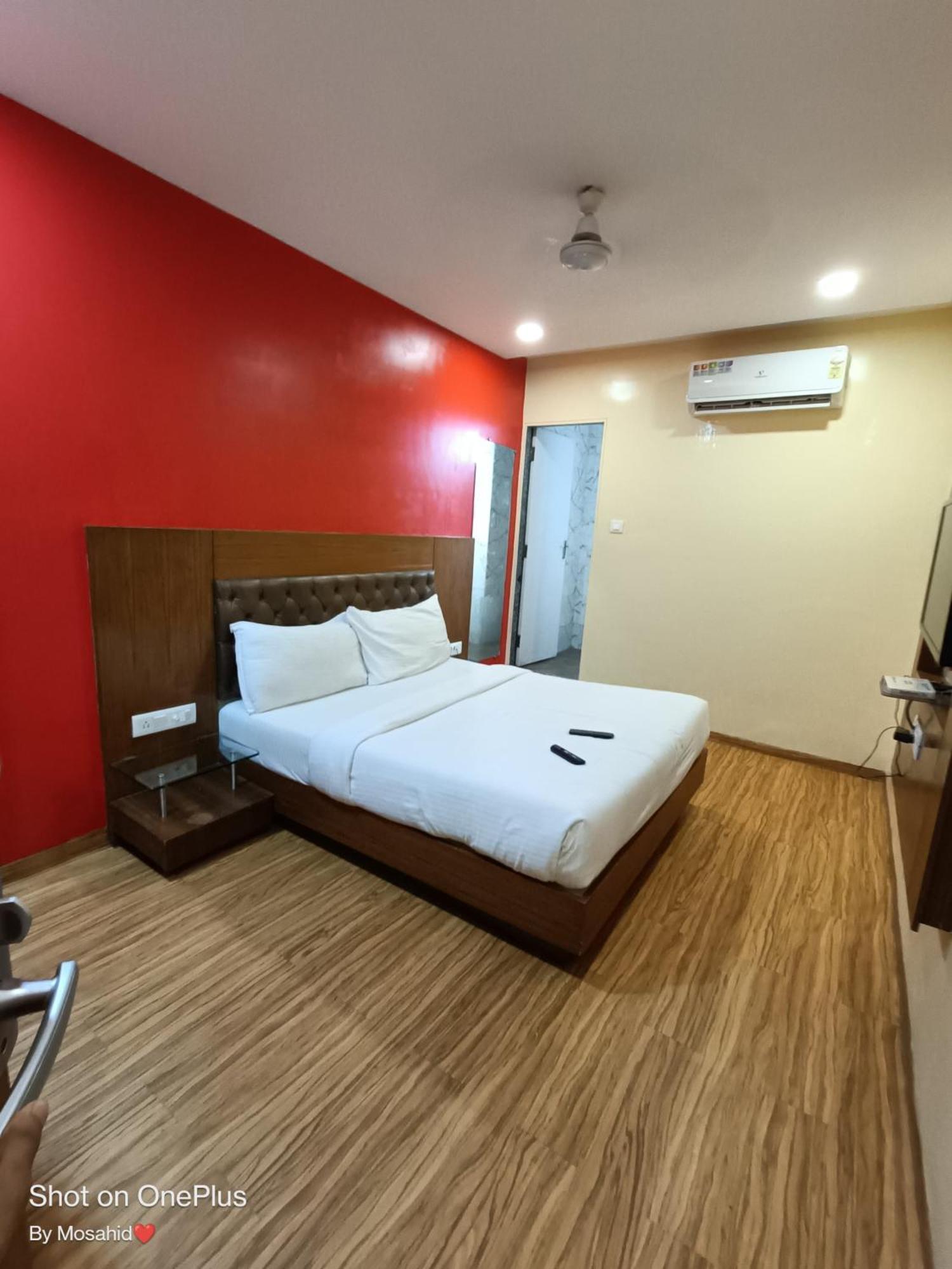 Hotel Arton Regency Near Terminal 2 Airport Bombaim Exterior foto